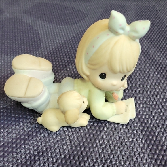 Precious Moments Figurine - Picture 1 of 4